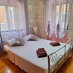 Palace Derossi Bed and Breakfast Τρογκίρ