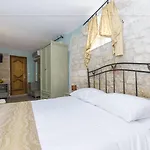 Palace Derossi Bed and Breakfast 3*