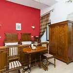Palace Derossi Bed and Breakfast Τρογκίρ