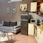Palace Derossi Bed and Breakfast Τρογκίρ