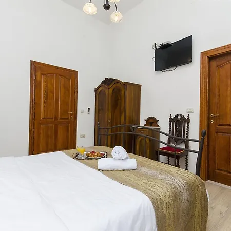 Palace Derossi 3* טרוגיר