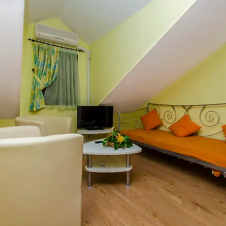 Palace Derossi טרוגיר