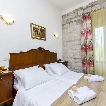 לינה וארוחת בוקר Palace Derossi