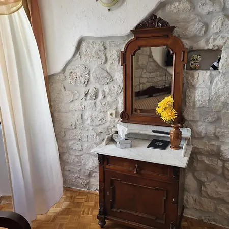 Palace Derossi טרוגיר