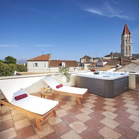 Palace Derossi 3*