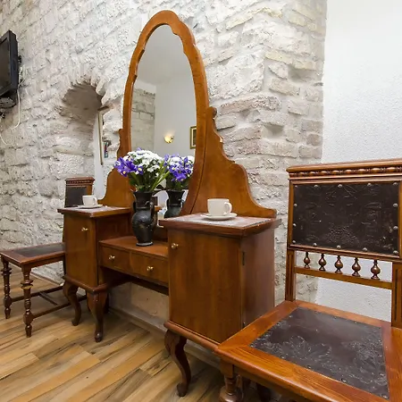 Bed & Breakfast Palace Derossi