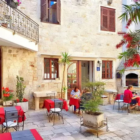 Palace Derossi Bed & Breakfast 3*