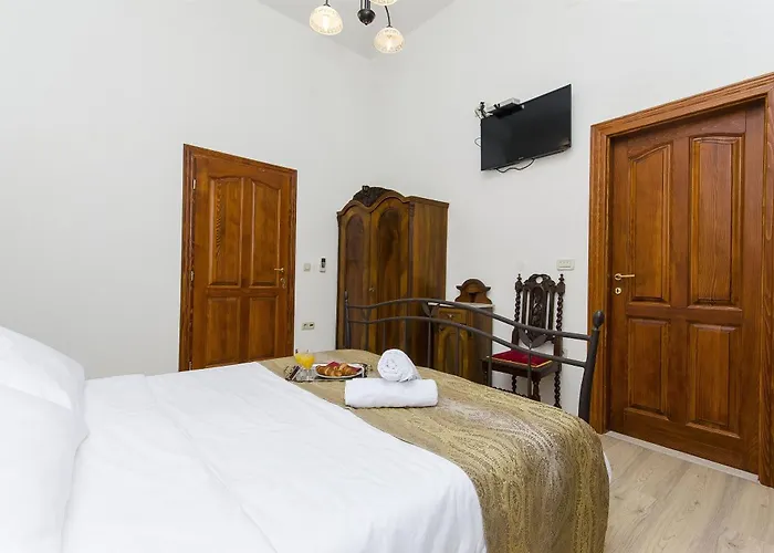 Palace Derossi 3* Трогир