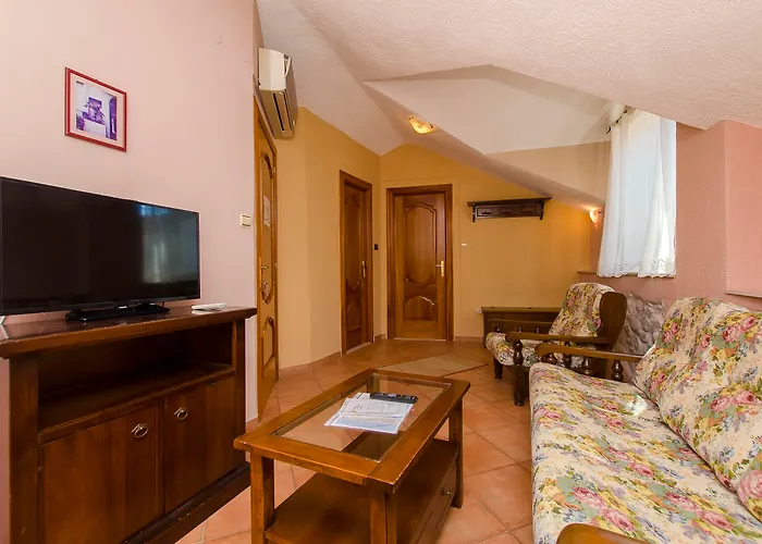 Palace Derossi 3* Трогир