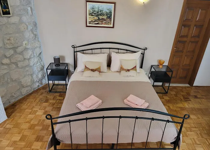 Palace Derossi 3* Трогир