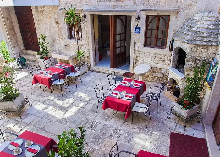 Palace Derossi 3* Трогир