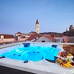 Palace Derossi Frühstückspension 3*