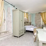 Palace Derossi 3* Trogir