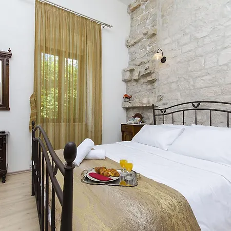 Bed & Breakfast Palace Derossi 3*