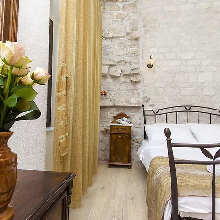 Palace Derossi Bed & Breakfast Trogir
