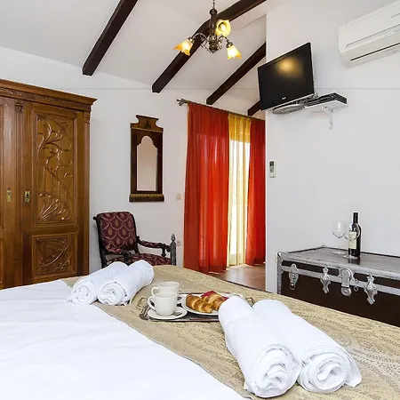 Palace Derossi 3*