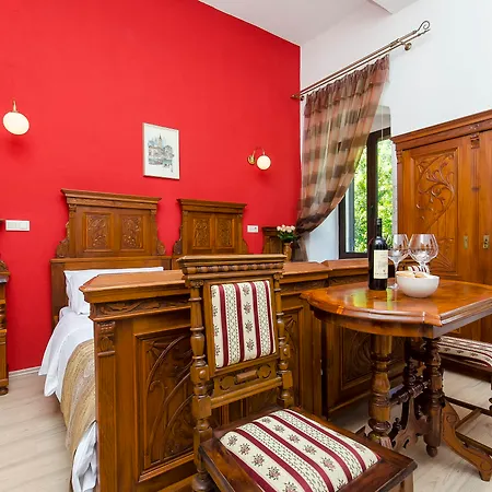Bed & Breakfast Palace Derossi Trogir