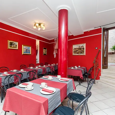 Palace Derossi Alojamento de Acomodação e Pequeno-almoço