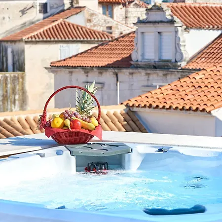 Alojamento de Acomodação e Pequeno-almoço Palace Derossi 3*