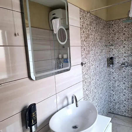 Palace Derossi Bed & Breakfast
