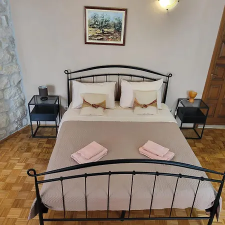Palace Derossi 3* Трогір