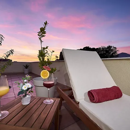 Palace Derossi Bed and Breakfast Τρογκίρ