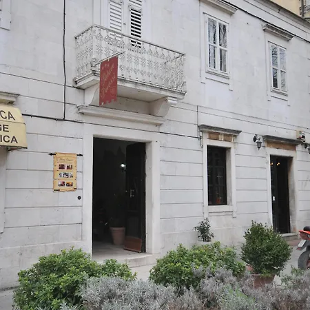 Palace Derossi 3*