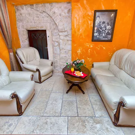 Palace Derossi 3* Τρογκίρ