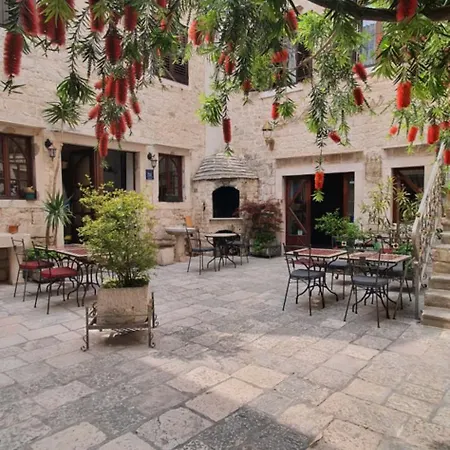 Bed & Breakfast Palace Derossi 3*