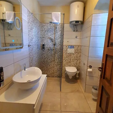 Palace Derossi 3*