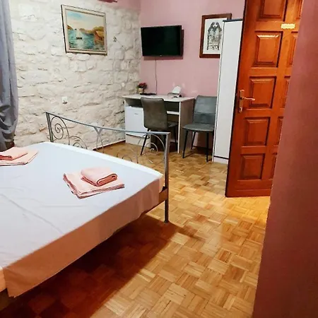 Palace Derossi 3* Trogir