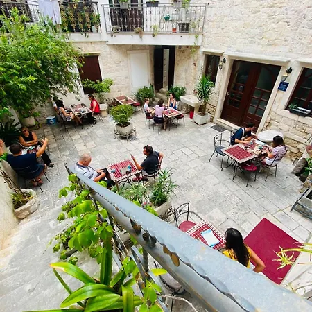 Palace Derossi 3*