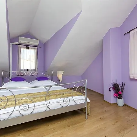 Palace Derossi Frühstückspension Trogir