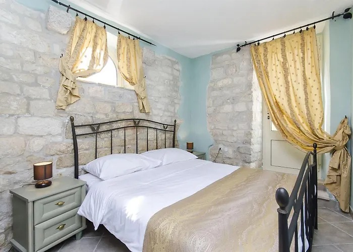 德洛西宫殿酒店