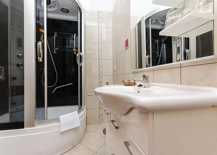 德洛西宫殿酒店