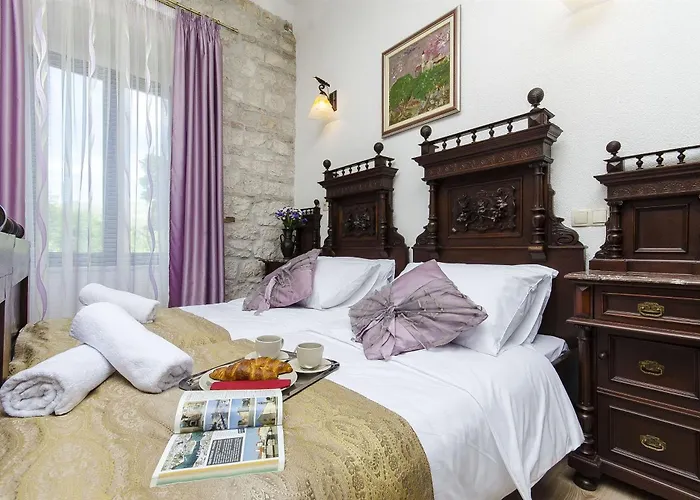 德洛西宫殿酒店 3*