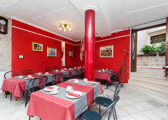 德洛西宫殿酒店 住宿加早餐酒店