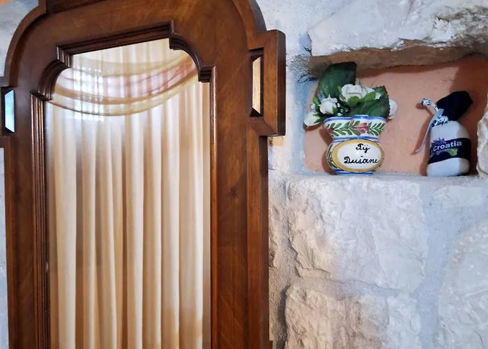 德洛西宫殿酒店