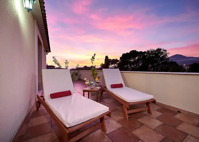 德洛西宫殿酒店