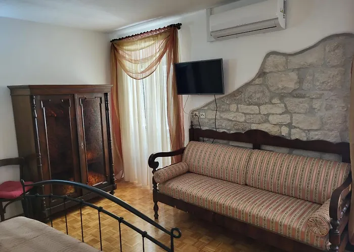 德洛西宫殿酒店