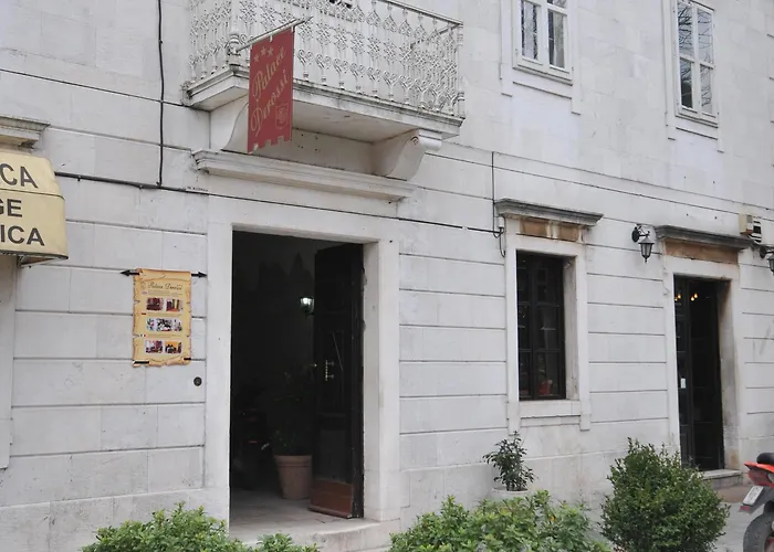 德洛西宫殿酒店 3*