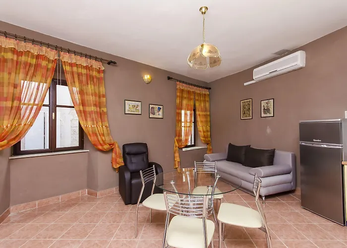 德洛西宫殿酒店 住宿加早餐酒店 特罗吉尔