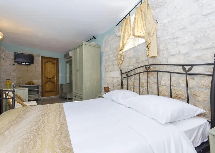 德洛西宫殿酒店 住宿加早餐酒店 3*