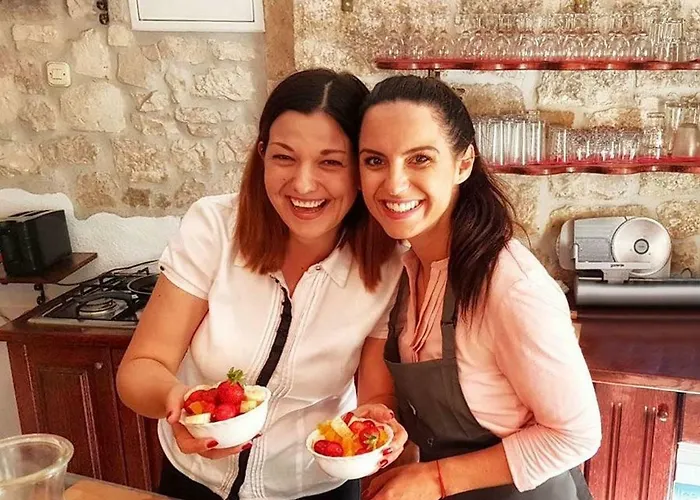 德洛西宫殿酒店 特罗吉尔