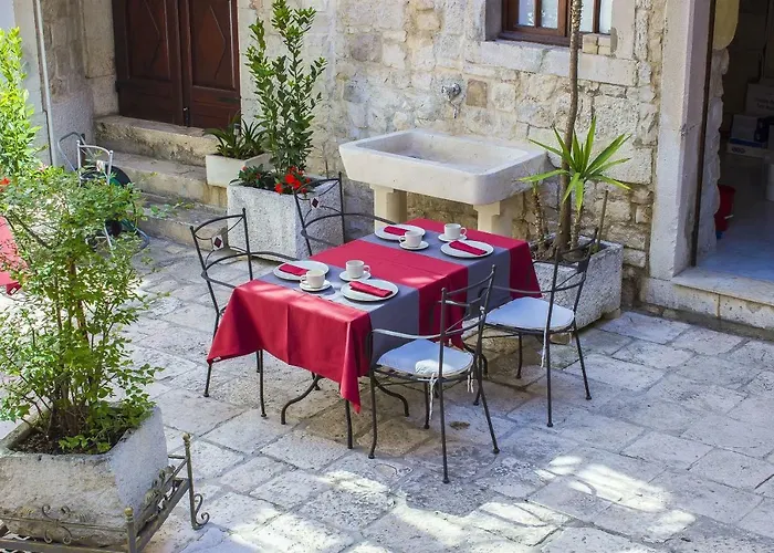 德洛西宫殿酒店