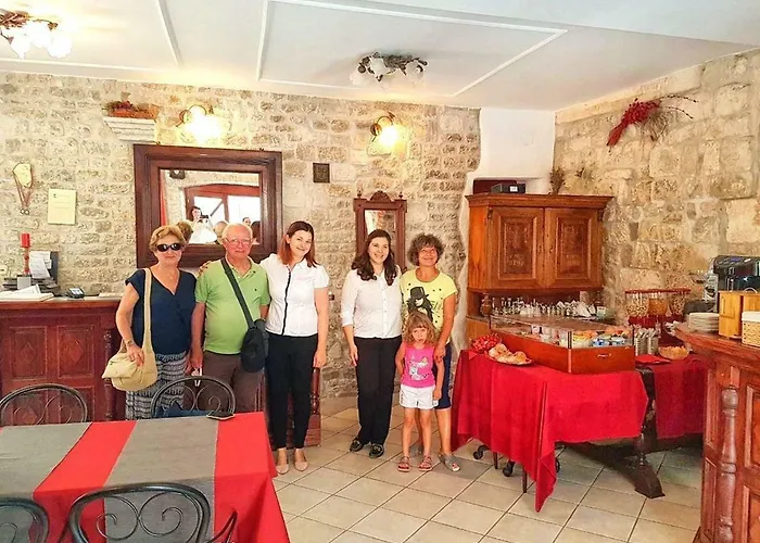 德洛西宫殿酒店