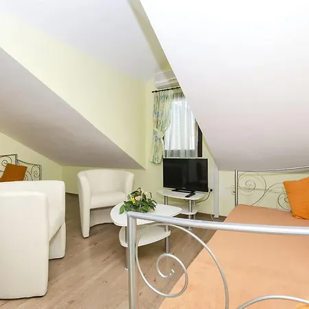 Palace Derossi Couette-café 3*