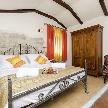 Frühstückspension Palace Derossi Trogir