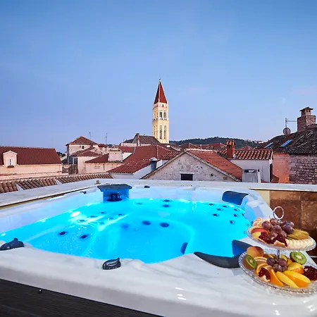 Palace Derossi Couette-café 3*