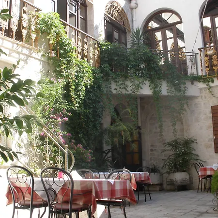 Palace Derossi Couette-café 3*